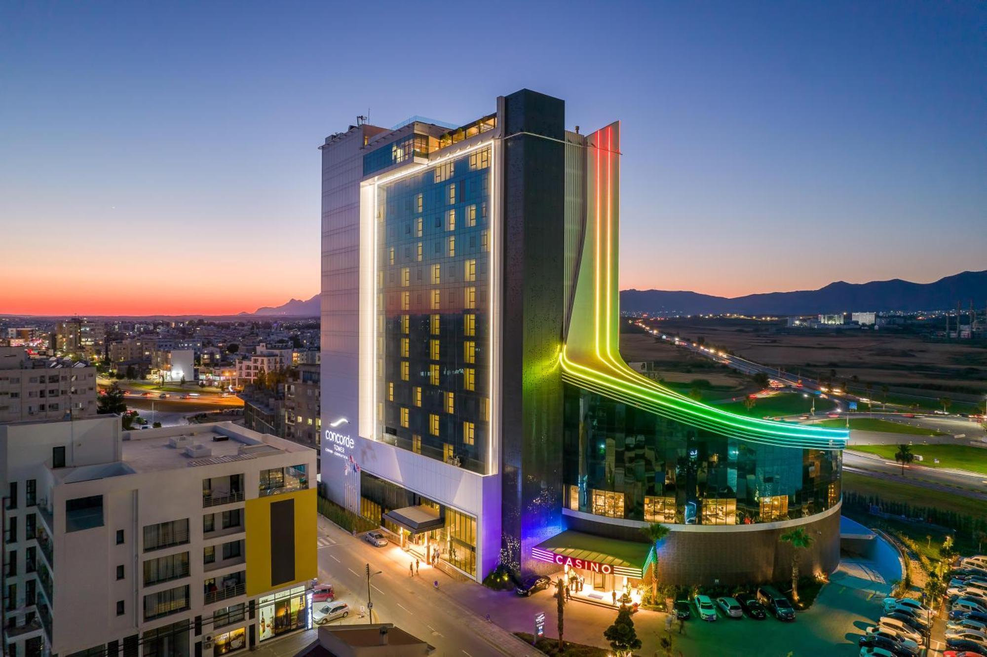 Concorde Tower Hotel & Casino Nicósia Exterior foto The hotel at night